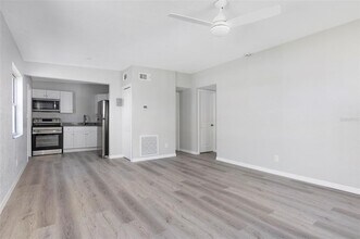 304 E Madeira Ave in Madeira Beach, FL - Building Photo - Building Photo