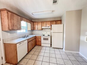 224 Runnymeade Dr in Crestview, FL - Building Photo - Building Photo