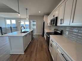 19255 W 109th Pl in Olathe, KS - Building Photo