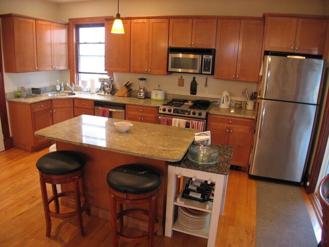property at 118 Chestnut Ave
