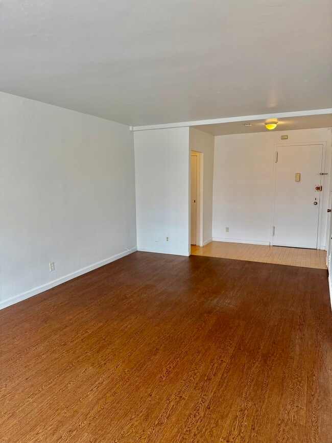 48 Davis Ave, Unit 4H