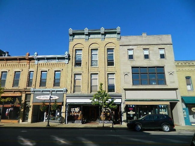 330 Main St in Racine, WI - Foto de edificio - Building Photo