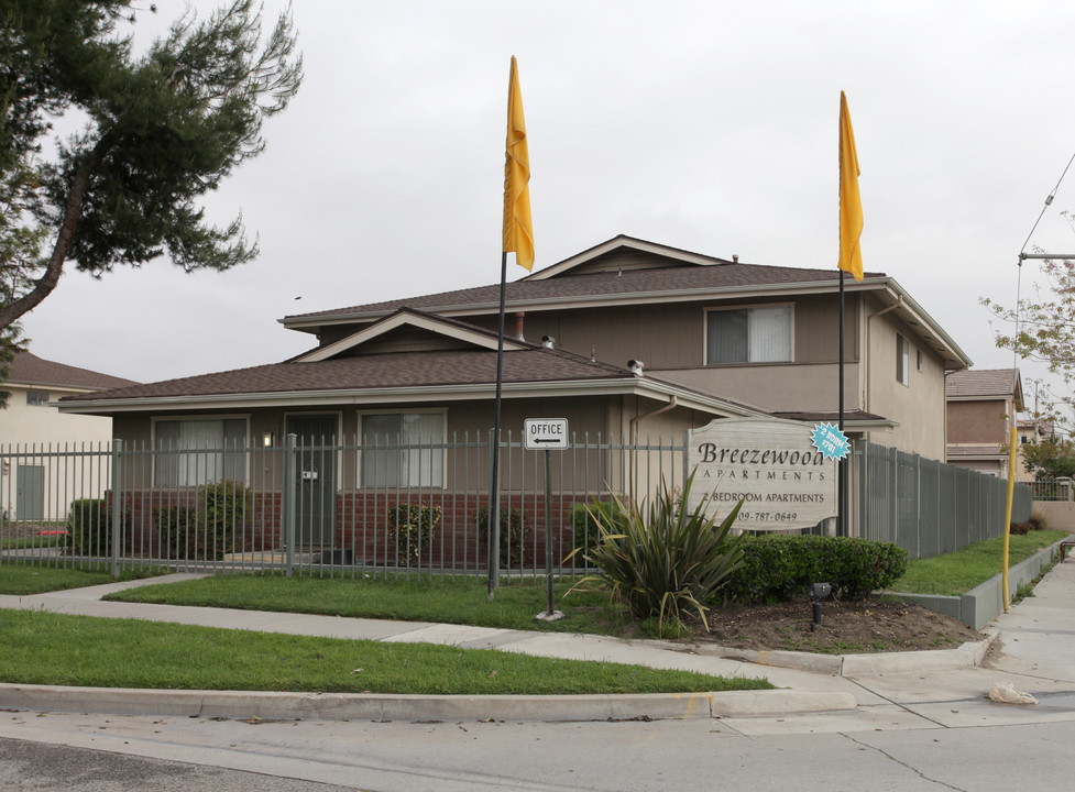 Breezewood Apartments in Riverside, CA - Foto de edificio