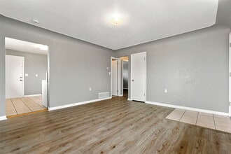 5715 E 62nd Ave, Unit 1 in Commerce City, CO - Foto de edificio - Building Photo
