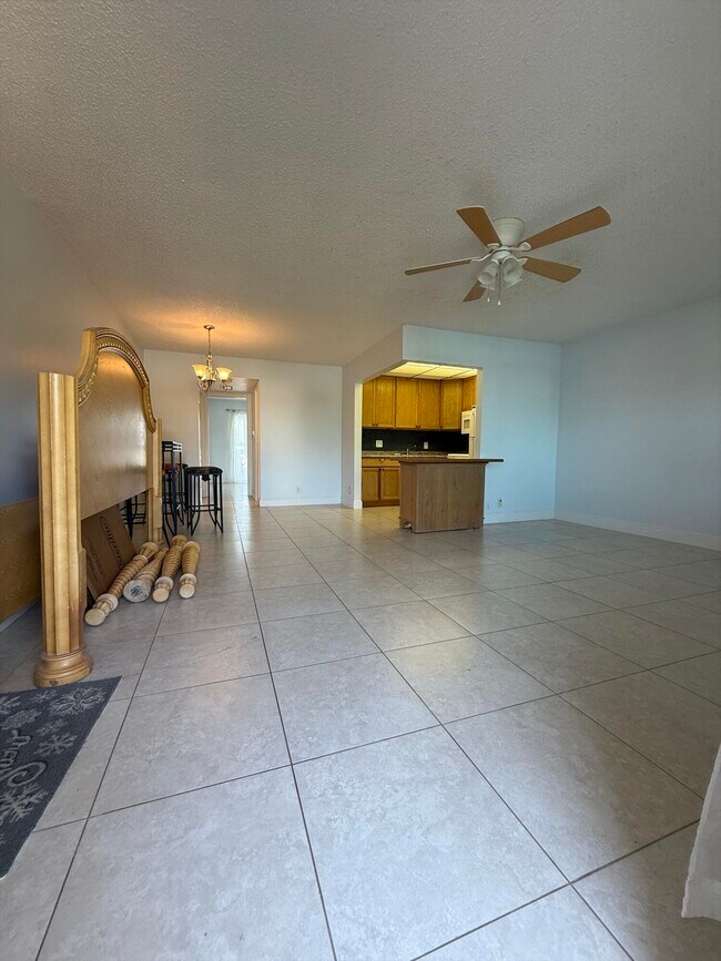 111 Chatham E in West Palm Beach, FL - Building Photo - Building Photo