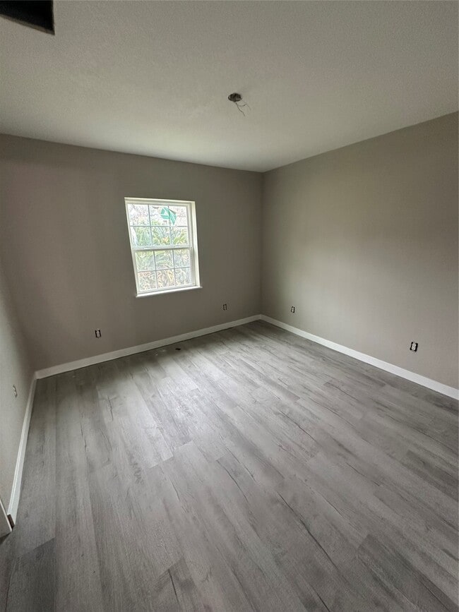 109 Honeysuckle Dr in Baytown, TX - Building Photo - Building Photo