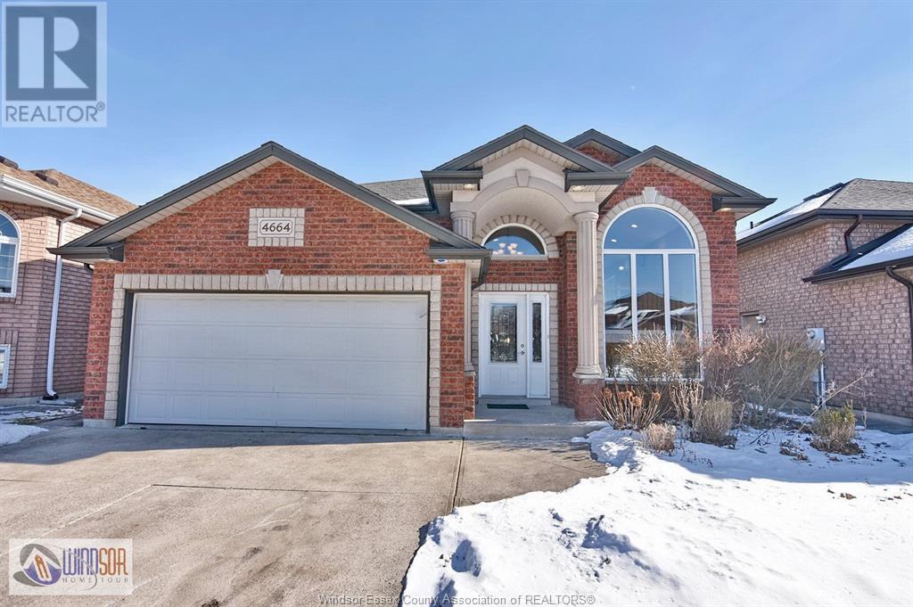 4664 Osaka Cir in Windsor, ON - Building Photo