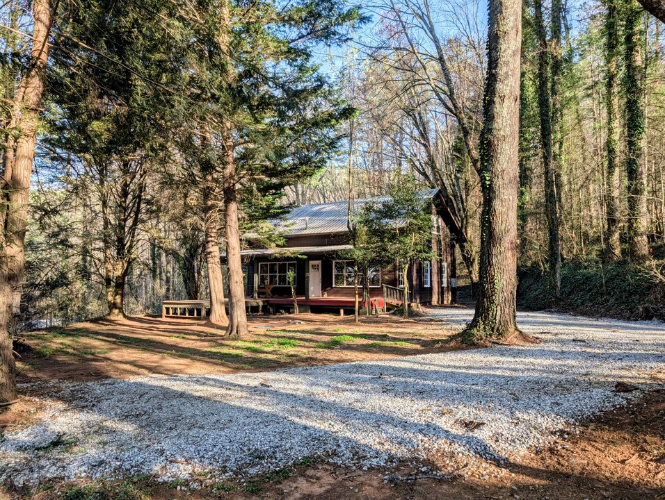 331 Duggan Hill Dr in Clayton, GA - Building Photo