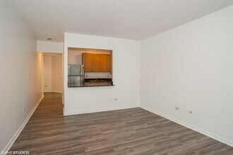 400 N La Salle Dr, Unit 2206 in Chicago, IL - Building Photo - Building Photo
