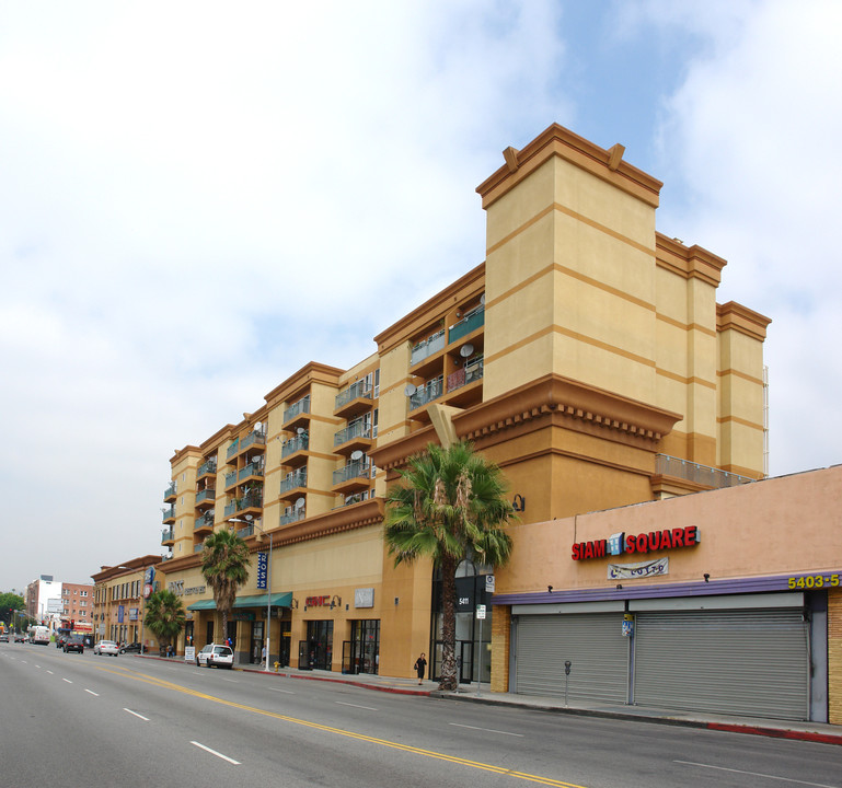 Hollyview in Los Angeles, CA - Building Photo