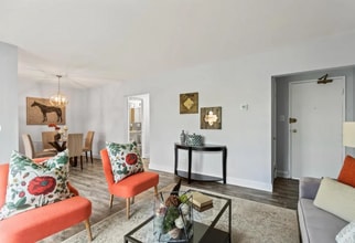 2827 Kalmia Lee Ct, Unit 102 in Falls Church, VA - Foto de edificio - Building Photo