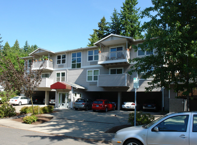 Marquam Trail Apartments in Portland, OR - Building Photo - Building Photo