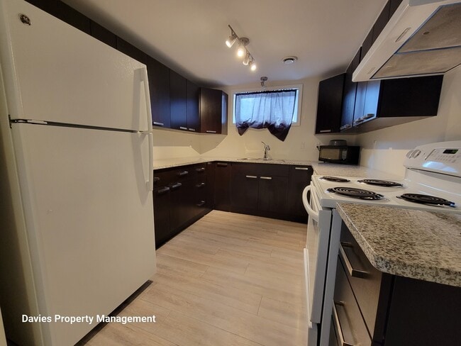 5911-152A 152A Ave NW in Edmonton, AB - Building Photo - Building Photo