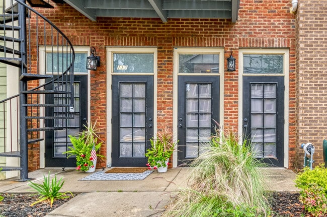 415 Saint Francis St, Unit Young professional dream