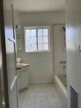 11442 Riverside Dr, Unit UnitnearValleyVillage in North Hollywood, CA - Building Photo - Building Photo