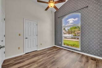 653 Yorkshire Dr in Oviedo, FL - Building Photo - Building Photo