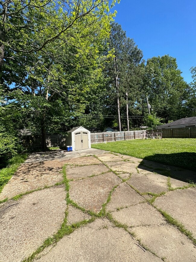 1362 S Perkins Rd in Memphis, TN - Building Photo - Building Photo