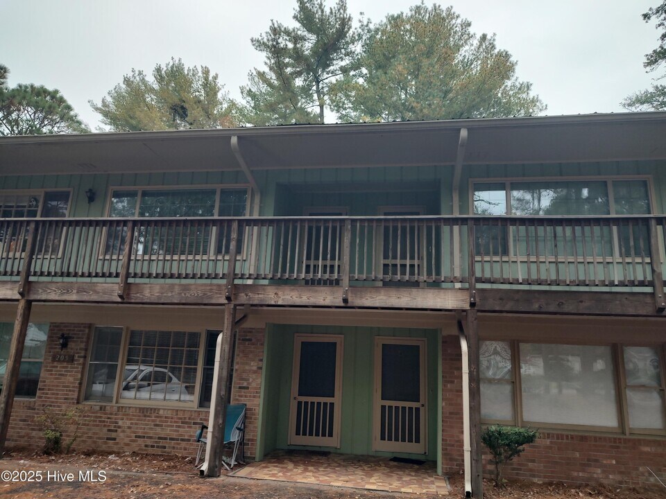205 E New Jersey Ave in Southern Pines, NC - Building Photo