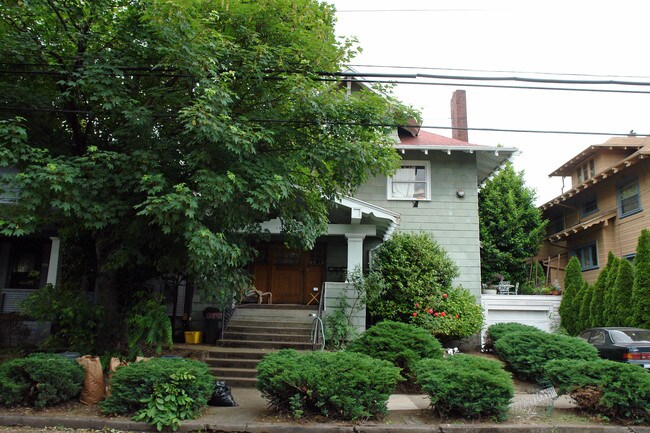 1623 NE Couch St in Portland, OR - Building Photo - Building Photo