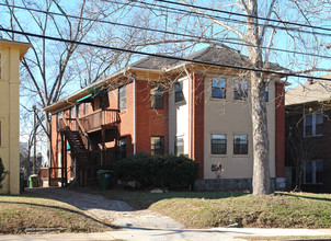 594 NE Parkway Dr in Atlanta, GA - Foto de edificio - Building Photo