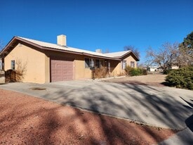 1417 Camino Sol in Farmington, NM - Building Photo
