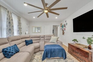 217 Holly Ave in Pooler, GA - Building Photo