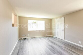 322 Sweeney Rd in Antioch, CA - Foto de edificio - Building Photo