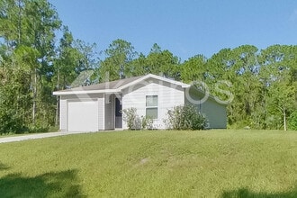 2103 Roosevelt Ave in Alva, FL - Foto de edificio - Building Photo