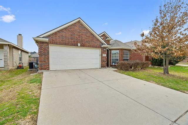 6325 Ferncreek Ln in Fort Worth, TX - Building Photo