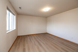 Campus Court Apartments in Cedar Falls, IA - Foto de edificio - Interior Photo