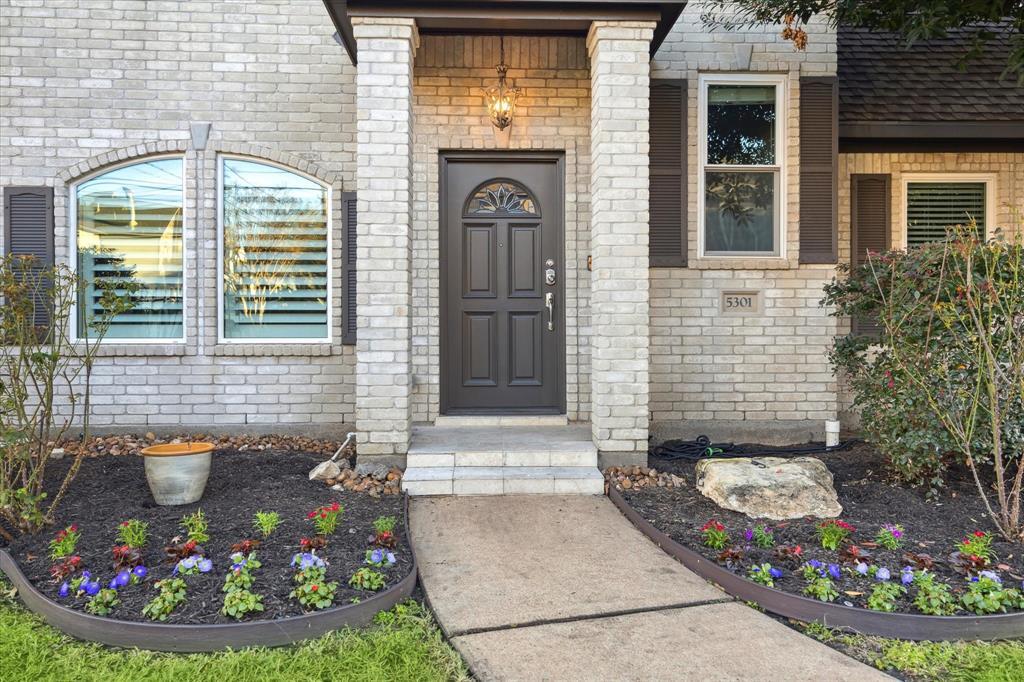 5301 Blossom St in Houston, TX - Building Photo