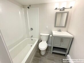 180 Bolton St in Boston, MA - Building Photo - Building Photo