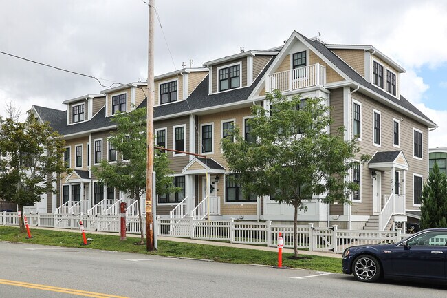 River Rock Residences in Salem, MA - Foto de edificio - Building Photo
