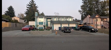 24028 25th Ave S, Unit Upstairs #A in Des Moines, WA - Foto de edificio - Building Photo
