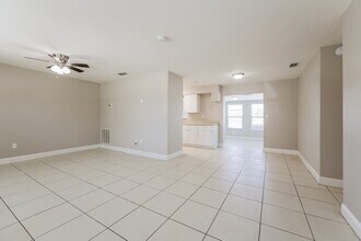 11 Kentucky Rd in Lehigh Acres, FL - Foto de edificio - Building Photo