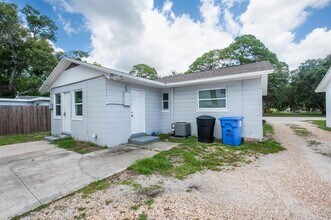 5442 9th Ave N in St. Petersburg, FL - Foto de edificio - Building Photo