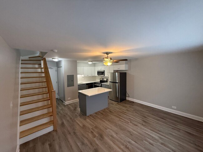 744 W Gordon Terrace in Chicago, IL - Building Photo - Building Photo