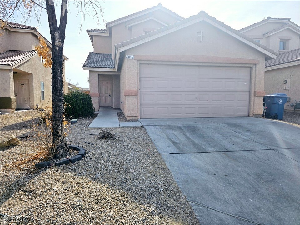 4815 Thackerville Ave in Las Vegas, NV - Building Photo