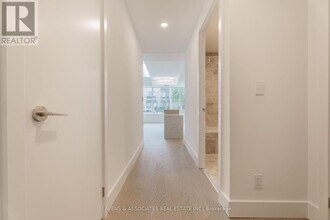 6-106 Greenbriar Rd in Toronto, ON - Building Photo - Building Photo