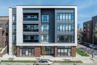 3702 W Belmont Ave in Chicago, IL - Foto de edificio - Building Photo