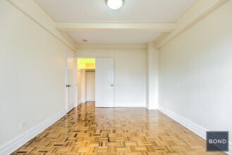 95 Christopher St in New York, NY - Building Photo - Building Photo