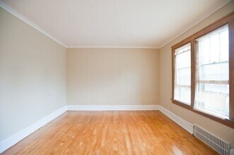 3259 N Oakland Ave in Milwaukee, WI - Building Photo - Building Photo