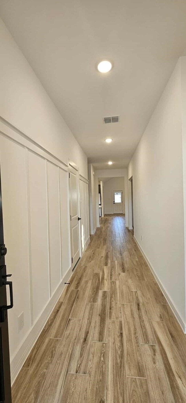 8434 Bay Oaks Dr in Baytown, TX - Building Photo - Building Photo