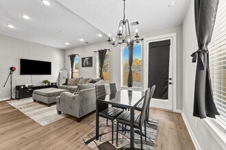 6704 Parker Grv Ln in Houston, TX - Foto de edificio - Building Photo