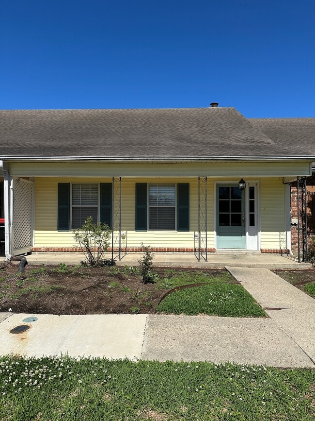 412 Cane Dr in Lafayette, LA - Foto de edificio - Building Photo