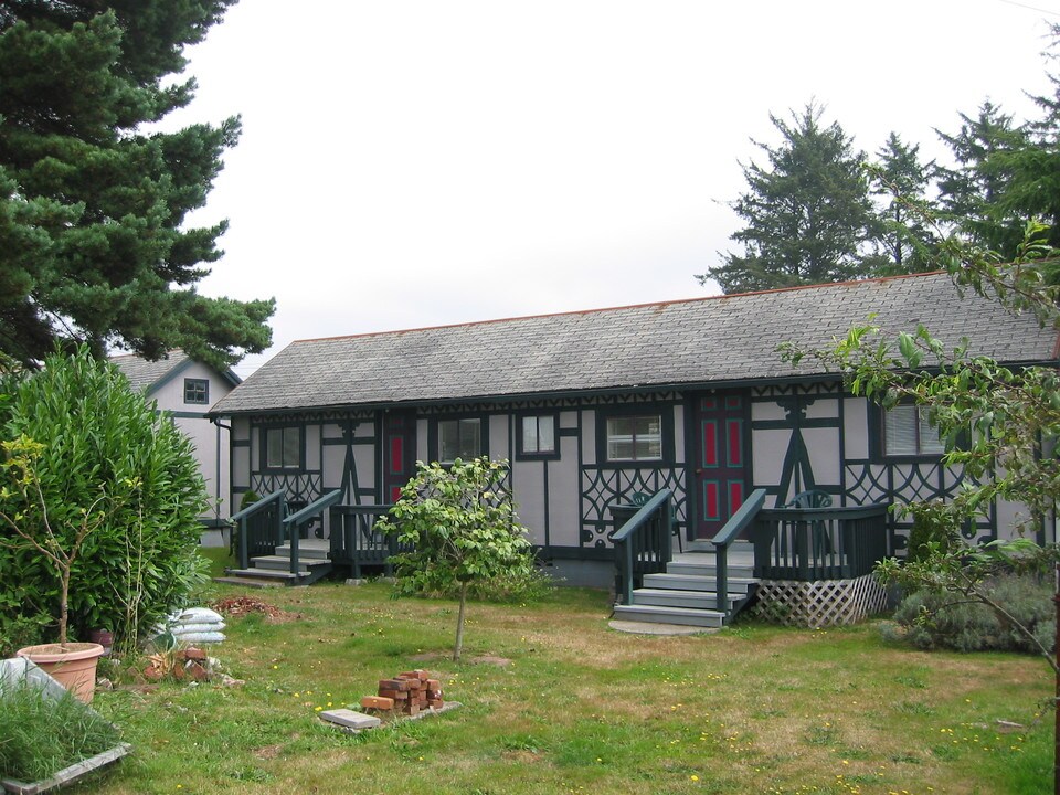 1310 Washington Ave in Long Beach, WA - Building Photo
