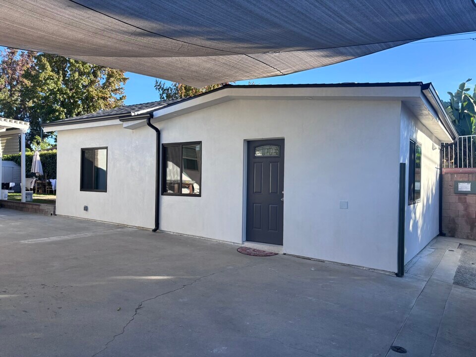 7329 Mason Ave in Los Angeles, CA - Foto de edificio