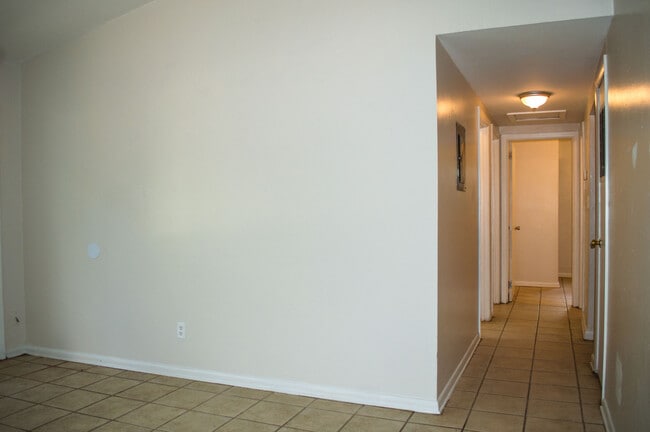 2036 Warwick St in Tallahassee, FL - Building Photo - Building Photo