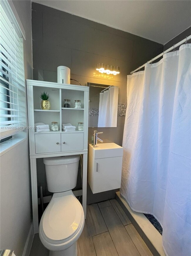 property at 820 S Federal Hwy