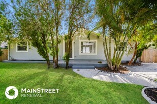 5111 22nd St Ct E in Bradenton, FL - Building Photo